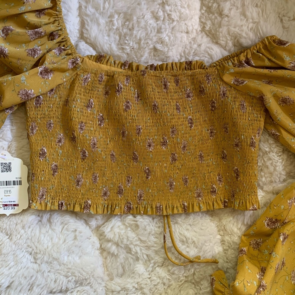 Crop Top - Picture 4 of 5
